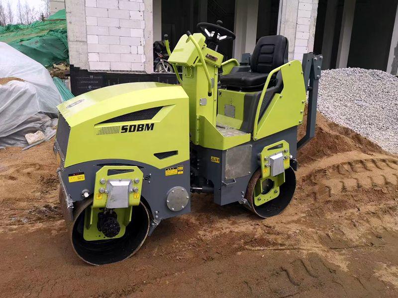 奔馬小型壓路機土方壓實,、溝槽回填施工案例